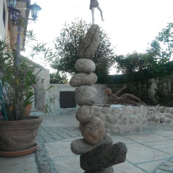 Sculpture titled "pierres en équilibre" by Nicolas Sundac, Original Artwork, Cement