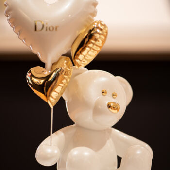 Sculpture intitulée "Teddy Love Dior" par Nicolas Krauss, Œuvre d'art originale, Résine
