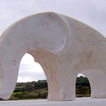 Sculptuur getiteld "Elefante I" door Nicolau Campos, Origineel Kunstwerk, Steen