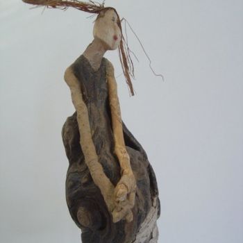 Escultura titulada "femme aux bras longs" por Nicole Agoutin, Obra de arte original