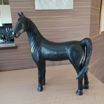Sculpture titled "Cheval a l arret" by Nicole Cambier, Original Artwork, Clay
