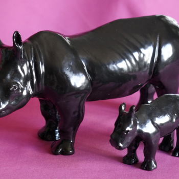 Sculpture intitulée "Famille Rhino" par Hélène Niel, Œuvre d'art originale, Céramique
