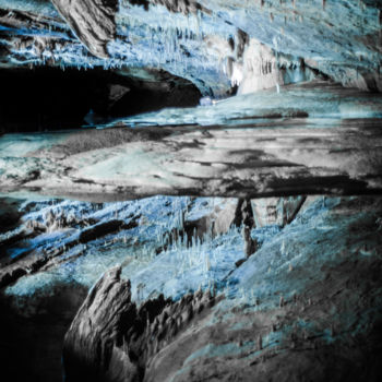 Photographie intitulée "Underground Lake" par Nikam Zeiss, Œuvre d'art originale, Photographie numérique