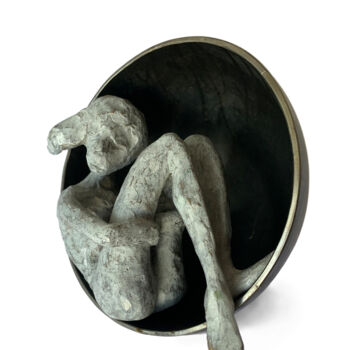 Скульптура под названием "Back to beginning" - Nilufer Satana, Подлинное произведение искусства, Бронза