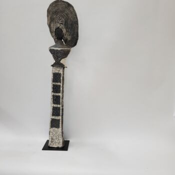 Sculpture intitulée "sculpture raku cape…" par Marie Juge, Œuvre d'art originale, Céramique Monté sur Autre panneau rigide