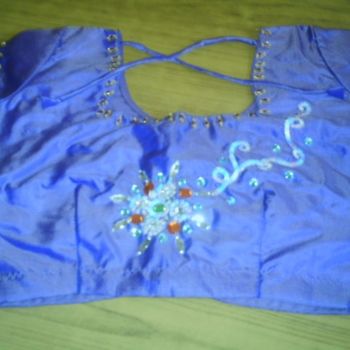 Artisanat intitulée "a blouse decorated…" par Jnirmalkumar, Œuvre d'art originale