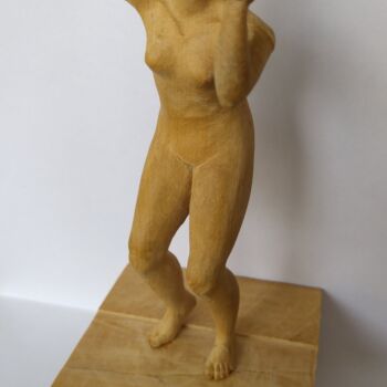 Sculpture titled "La miró na" by Noel Castillo López, Original Artwork, Wood