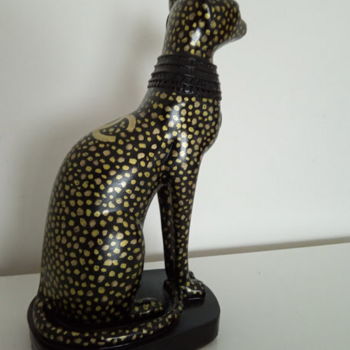 Sculpture titled "coco cat" by Norberto Quinto, Original Artwork, Resin