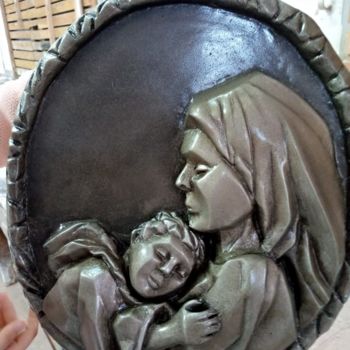「motherhood」というタイトルの彫刻 Nourhan Elbazによって, オリジナルのアートワーク, 樹脂