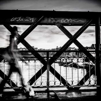 Fotografia intitulada "walk the bridge" por Walkingsea, Obras de arte originais