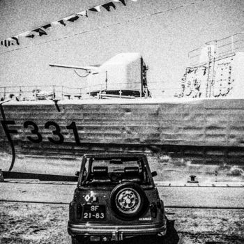 "car & war ship" başlıklı Fotoğraf Walkingsea tarafından, Orijinal sanat