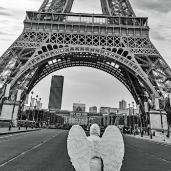 Photography titled ""Tour Eiffel ( "Ang…" by Natalia Zavialova, Original Artwork, Digital Photography