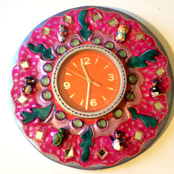 Design intitulée "horloge kitch rose…" par Odile Maffone, Œuvre d'art originale, Accessoires