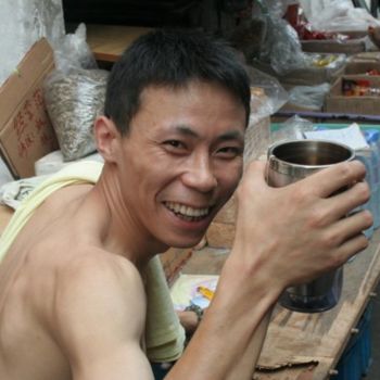 Photographie intitulée "Homme buvant du thé" par Odile, Œuvre d'art originale
