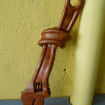 Handwerk mit dem Titel "Knotted Wrench" von Ohad Milner, Original-Kunstwerk