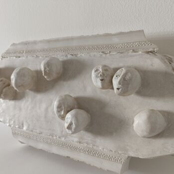 Sculpture titled "Sala di amore" by Olatz Intxausti, Original Artwork, Plaster