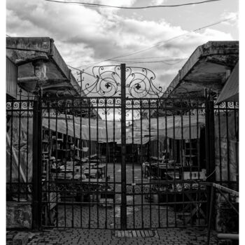 Photography titled "portail fermé" by Oleg Andrienko, Original Artwork, Digital Photography