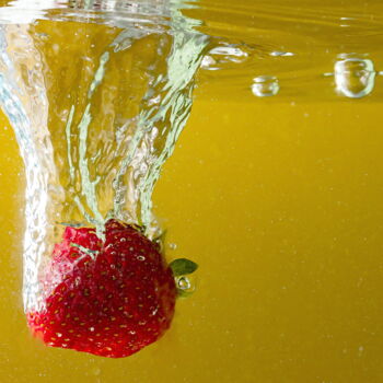 Φωτογραφία με τίτλο "ripe strawberries f…" από Олег Марчак, Αυθεντικά έργα τέχνης, Ψηφιακή φωτογραφία