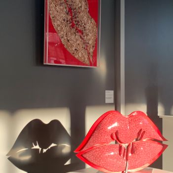Sculpture titled "Make your lips" by Olesia Dvorak-Galik, Original Artwork, Clay