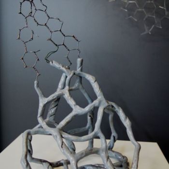 Skulptur mit dem Titel "Wirework" von Olesia Dvorak-Galik, Original-Kunstwerk, Ton