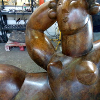 Scultura intitolato "la dordogne  2.75 m" da Olivier Martin, Opera d'arte originale, Bronzo