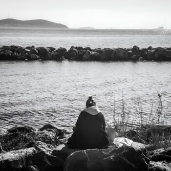 Fotografia intitolato "Alone On Cliffs" da Ömer Erdoğan, Opera d'arte originale, Fotografia digitale