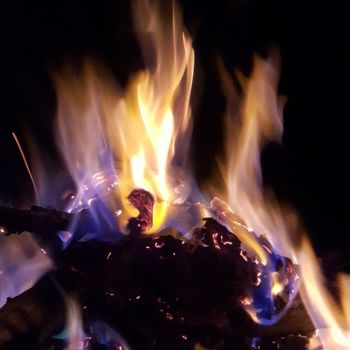Fotografie mit dem Titel "Silvester Peace Fire" von Omsurya Sandra Inti Ruphay, Original-Kunstwerk, Nicht bearbeitete Fotogr…