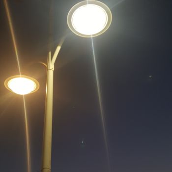 Photographie intitulée "Lumière Nuit Planèt…" par Omsurya Sandra Inti Ruphay, Œuvre d'art originale, Photographie non manipu…