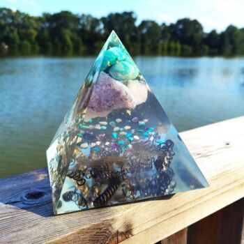 Sculpture titled "Orgon Pyramide Amaz…" by Orgonergy, Original Artwork, Resin