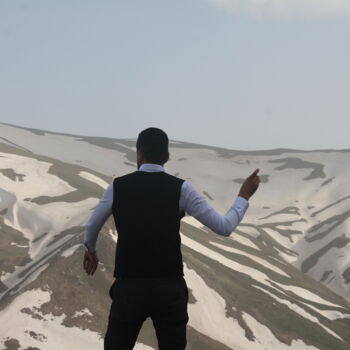 Photographie intitulée "snowy mountains fol…" par Orhan Güldeste, Œuvre d'art originale, Photographie non manipulée