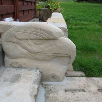 Скульптура под названием "Treppenwächter Adler" - Ralf Czekalla, Подлинное произведение искусства, Камень