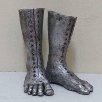 Escultura intitulada "Botas de Otoño" por Orlando Basulto, Obras de arte originais, Argila