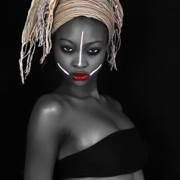 Photography titled "AFRICAN QUEEN en no…" by Osho Photographe, Original Artwork, Digital Photography