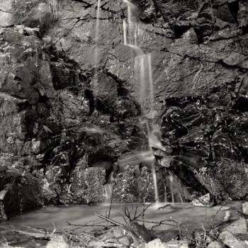 Photographie intitulée "Little waterfall" par Aleksandr Osokin, Œuvre d'art originale, Photographie argentique