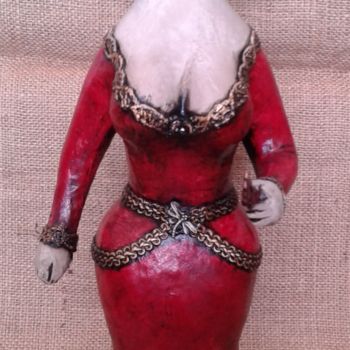 Скульптура под названием "Дама в красном" - Aleksandr Shved, Подлинное произведение искусства, Папье-маше