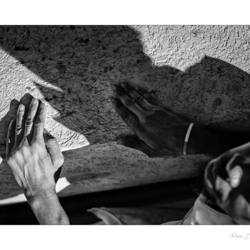Fotografía titulada "Sortir de l'ombre" por P. Zimmermann, Obra de arte original, Fotografía no manipulada Montado en Alumin…