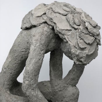 Skulptur mit dem Titel "Melancholia - Cemen…" von Diane Tacinelli, Original-Kunstwerk, Stein
