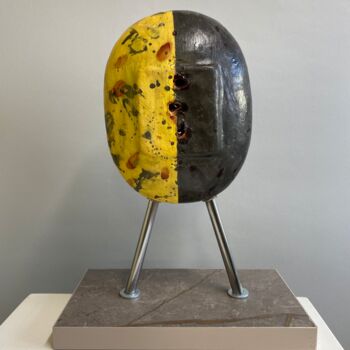 Skulptur mit dem Titel "Apotropaico giallo…" von Paolo Camporese, Original-Kunstwerk, Terra cotta