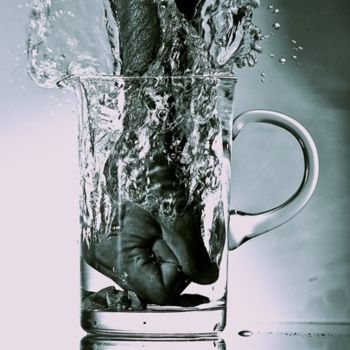 Photography titled "Man vs Water" by Paolo Demaldè, Original Artwork