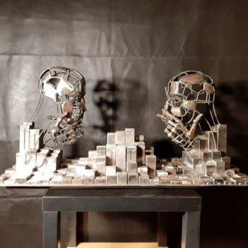 Sculpture titled "gli scacchisti" by Paolo Perelli, Original Artwork, Metals