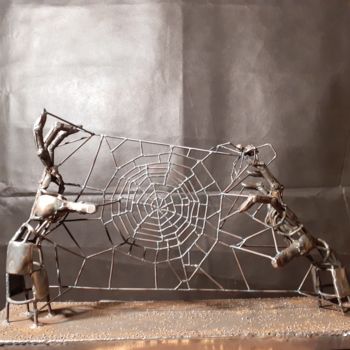 「la ragnatela」というタイトルの彫刻 Paolo Perelliによって, オリジナルのアートワーク, 金属