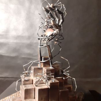 Sculpture titled "il re della montagna" by Paolo Perelli, Original Artwork, Metals