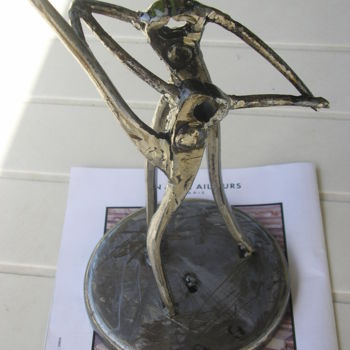 Rzeźba zatytułowany „L'Art Décapité” autorstwa Jean Papini, Oryginalna praca, Metale