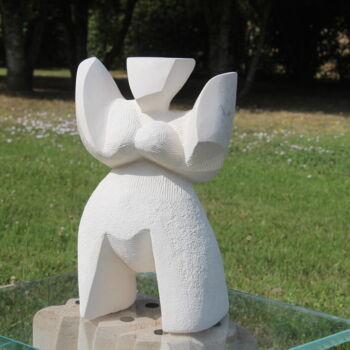 Skulptur mit dem Titel "23 075 Donna" von Pascal Cavalli, Original-Kunstwerk, Stein