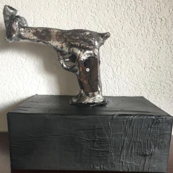 Sculpture intitulée "Stop aux armes" par Pascale De Iudicibus, Œuvre d'art originale, Terre cuite