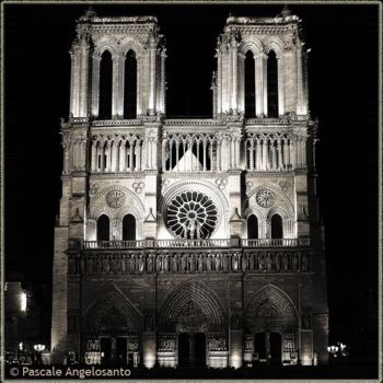 Photographie intitulée "Notre Dame" par Pascale Angelosanto, Œuvre d'art originale