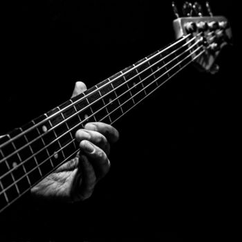 Fotografía titulada "Guitare" por Pascal Nedjar, Obra de arte original, Fotografía digital