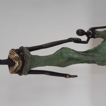 Escultura intitulada "Afrikanmeisje met k…" por Patrice Balma, Obras de arte originais, Bronze