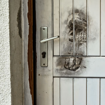 Photographie intitulée "Enfoncer des portes…" par Patrice Corbin, Œuvre d'art originale