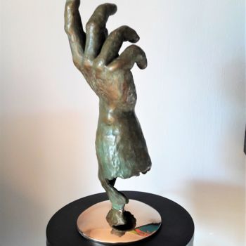 Sculpture titled "Main tendue" by Bueno Patrice, Original Artwork, Metals